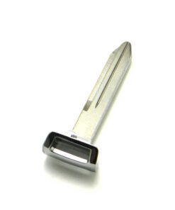 Alternative view of Emergency Key Blade for Chrysler Pacifica Smart Key Fob Remote (FCC: M3N-97395900)