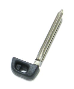 Alternative view of Emergency Key Blade for Toyota Smart Key Fob Remotes (P/N: 69515-30320, 40K Transponder)